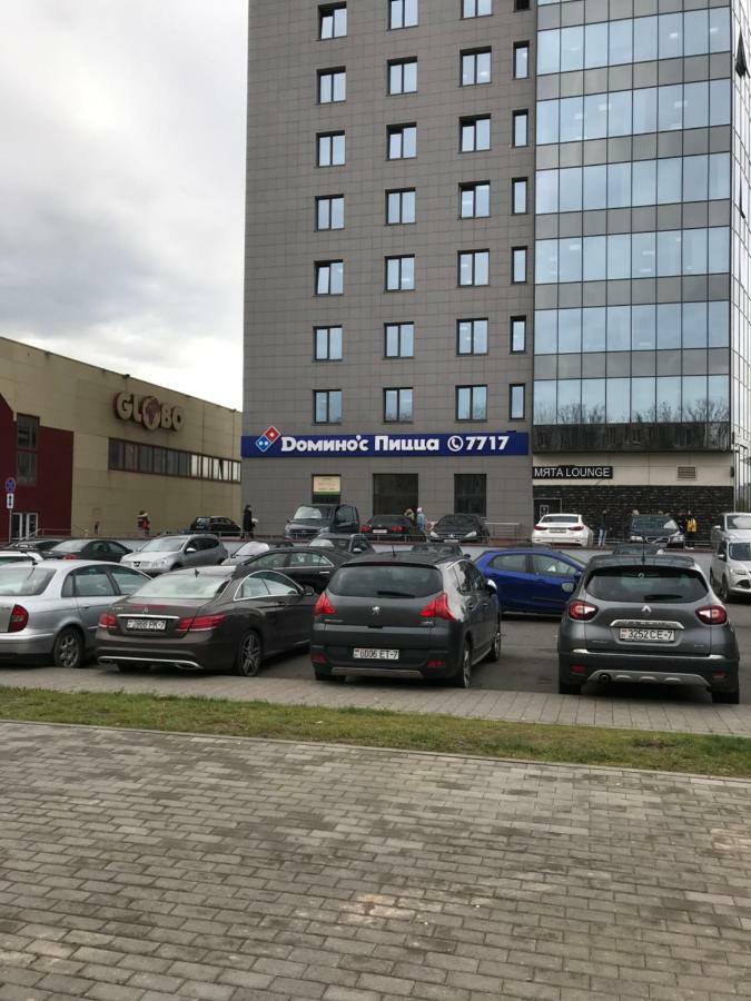 Apartment On Metro Mihalova Minsk Eksteriør billede